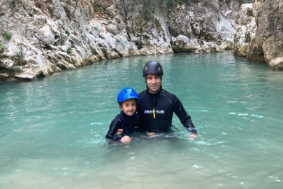 Bursa'nın en genç kanyoncusu: 8 yaşındaki Asya, Abadiye Kanyonu'nu geçti
