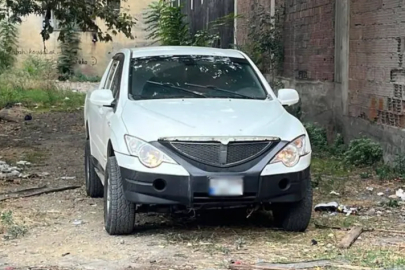 Bursa'da kendini otomobile kilitledi, polisleri uğraştırdı