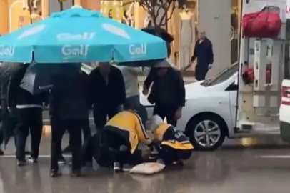 Bursa'daki kaza yaralanan şahsa vatandaş şemsiye tuttu