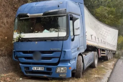 İnegöl'de kontrolden çıkan TIR kanala uçtu
