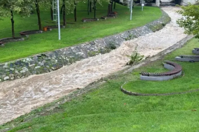 Bursa'da etkili olan sağanak, Kaplıkaya Deresi'ni coşturdu