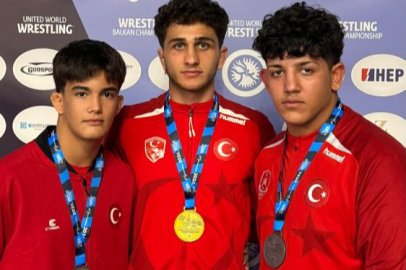Büyükşehir Belediyesporlu güreşçilerden 3 madalya