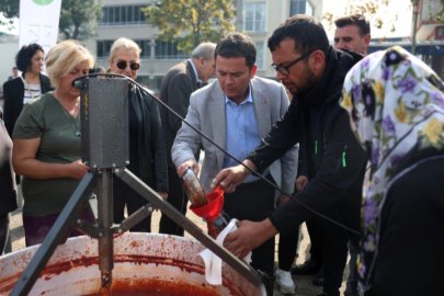 Başkan Aydın, salça kazanının başına geçti