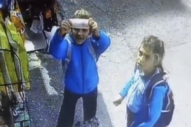 Bursa'da öğrencilerden örnek davranışBursa'da öğrencilerden örnek davranış
