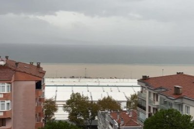 Bursa’da sel suları denizi çamura buladı