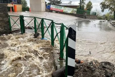 Cumalıkızık'ta köprü sular altında kaldı