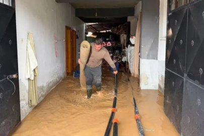 İznik'te Kara Dere taştı, evleri ve tarlaları su bastı