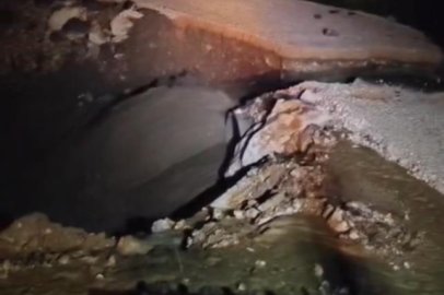 Bursa’da yağış köprüyü çökertti, sürücüler mahsur kaldı