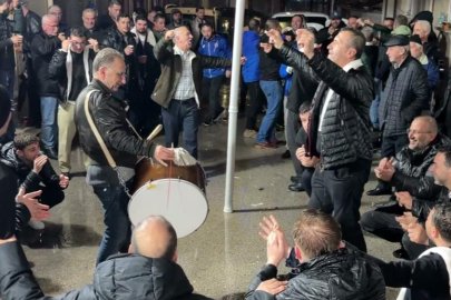 Bursa’da yağmur altında Arnavut damat coşkusu