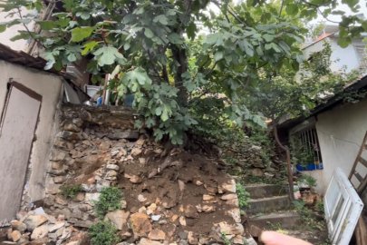 Bursa'da yağmurdan dolayı toprak kaydı, taşlar devrildi