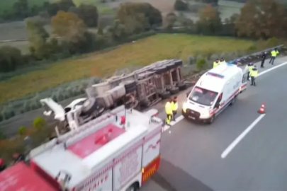 Bursa-Balıkesir otoyolunda TIR devrildi: 2 yaralı