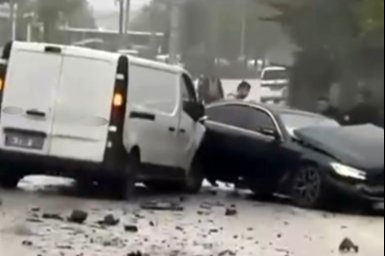 Bursa'da yağmurlu havada 5 araç birbirine girdi: 5 yaralı