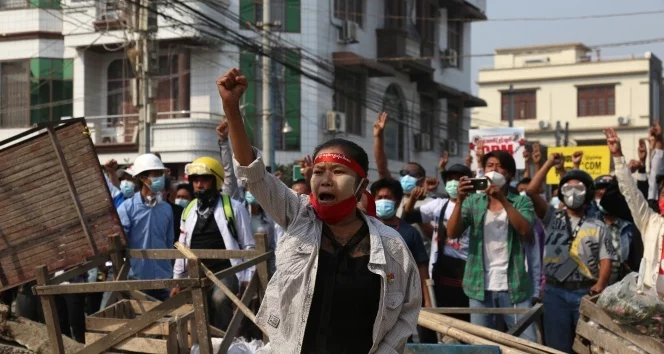 Myanmar’daki protestolarda 6 kişi öldü
