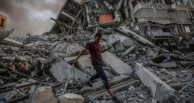 srail saldırılarının hedefi Gazze’de yıkım görüntülendi