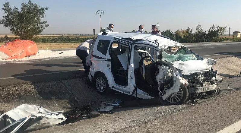 Konya’da tır ile hafif ticari araç çarpıştı: 6 ölü, 2 yaralı