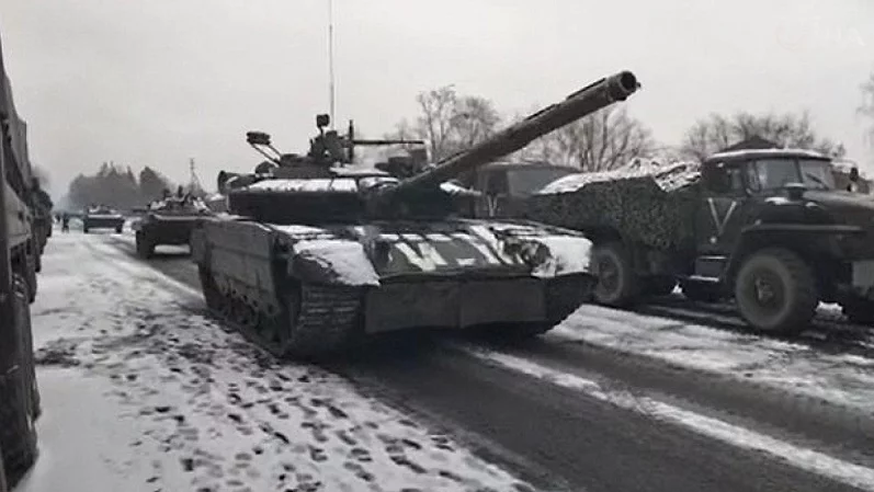 Rus tankları Kiev bölgesinde ilerliyor