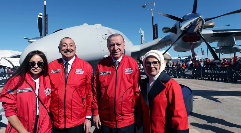 Cumhurbaşkanı Erdoğan ve Aliyev, Türk Yıldızları ve Solo Türk ekibinin akrobasi gösterisini izledi