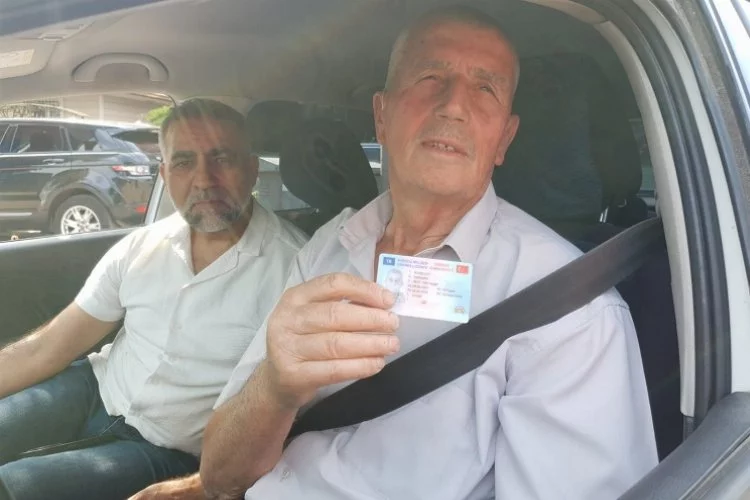 73 yaşındaki sürücü 30.denemesinde ehliyetine kavuştu
