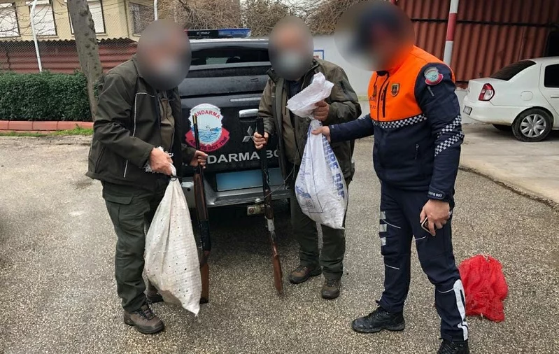 Bursa’da gölde kaçak avcılık yapan iki kişi yakalandı