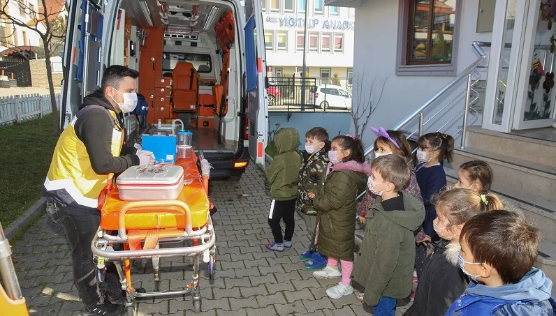Çocuklara ambulans hizmetleri tanıtıldı