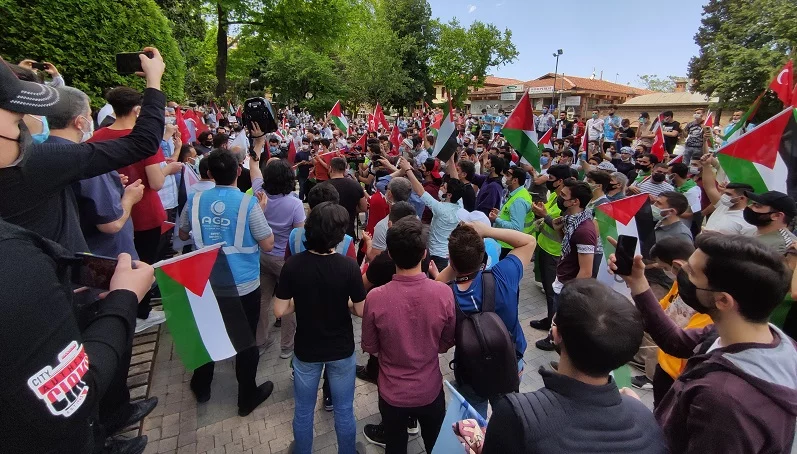 Cuma namazı çıkışı İsrail protesto edildi