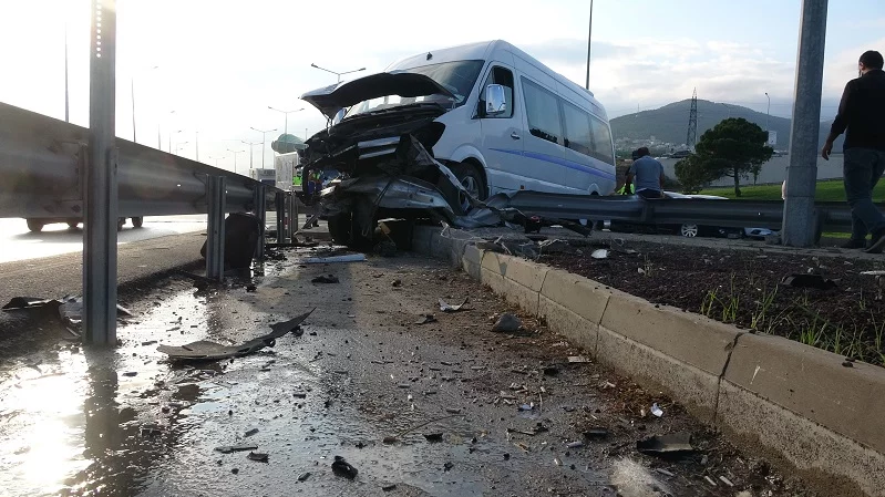 Bursa’da servis minibüsü kaza yaptı: 6 işçi yaralı