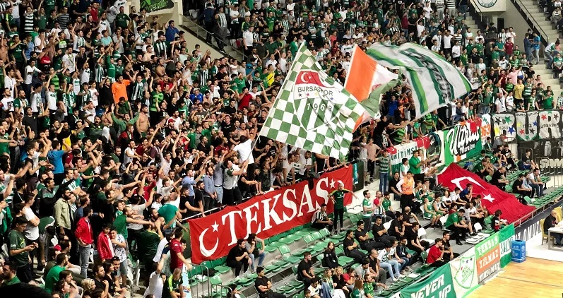 Frutti Extra Bursaspor-IcryPex Beşiktaş maçına taraftardan yoğun ilgi