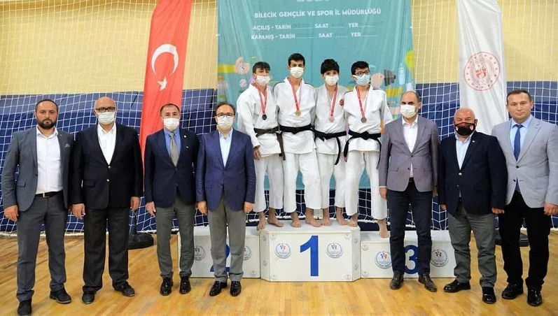 Osmangazili judocular üçüncülük kürsüsünde