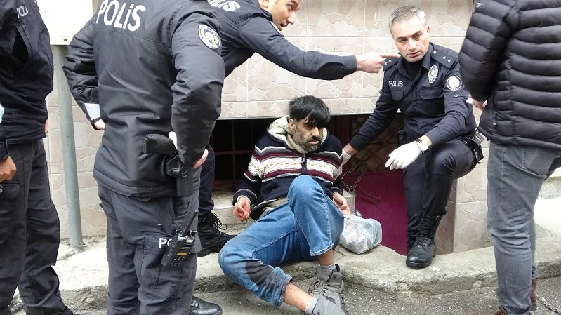 Polise bıçakla saldıran şahıs, ayağından vurularak etkisiz hâle getirildi
