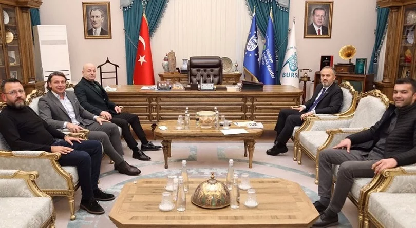 Bursaspor Kulübü, Büyükşehir Belediye Başkanı Alinur Aktaş’ı ziyaret etti