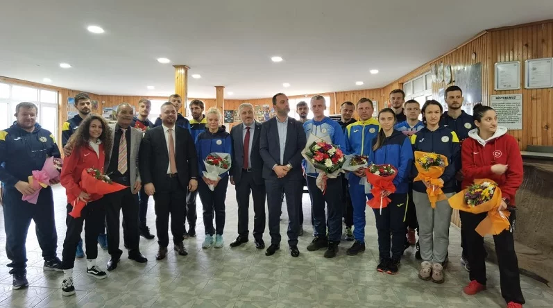 TİESF Başkanı Bursa’da ağırlanan Ukraynalı sporcuları ziyaret etti