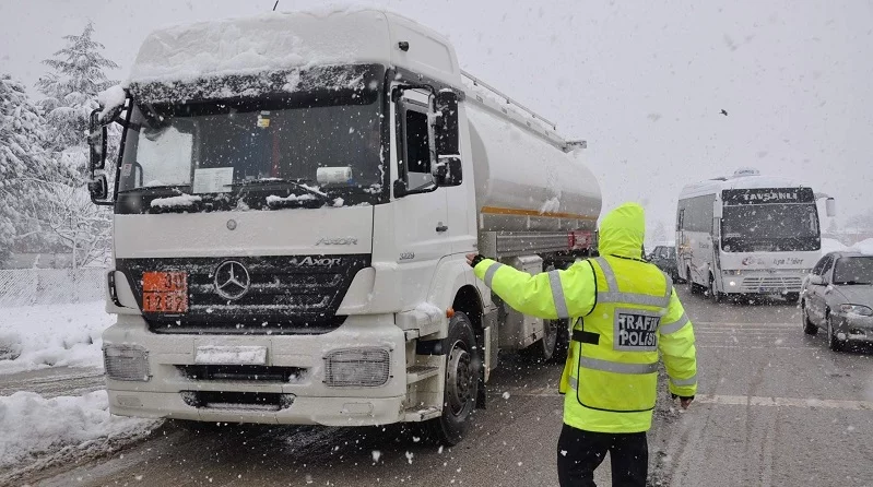 Bursa’da İstanbul istikametine kamyon ve tırların geçişine izin verilmiyor