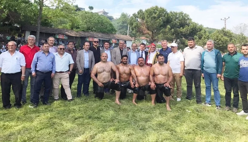 Bursa Büyükşehir Belediyesporlu güreşçiler ‘Er Meydanı’nda rakip tanımadı