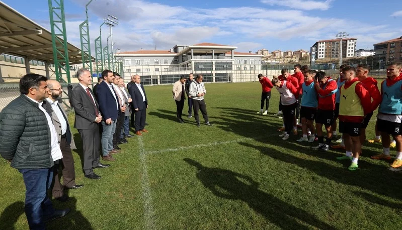 Başkan Taban’dan Sivas maçı öncesi İnegölspor’a moral ziyareti