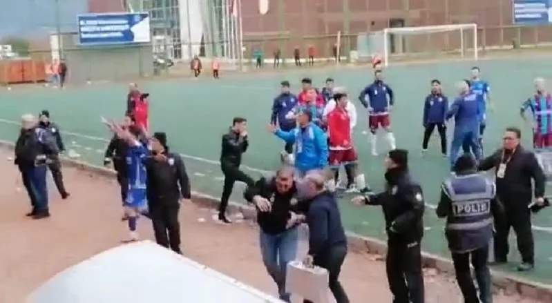 Amatör maçta olaylar…Bir polis ile bir futbolcu yaralandı