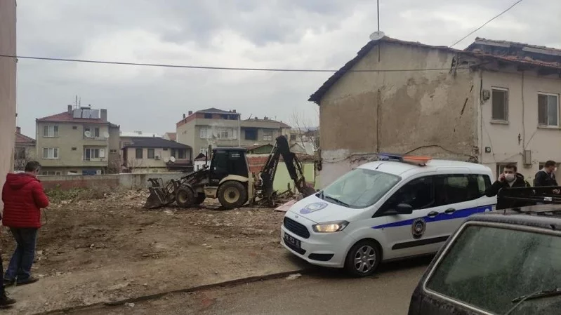 Bursa’da izinsiz inşaat yıkımı durduruldu