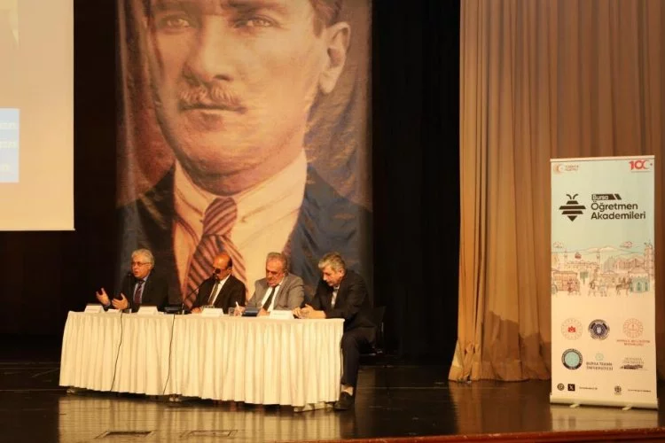 Bursa’da ’21. Yüzyılda Öğretmen Olmak’ konulu panel düzenlendi