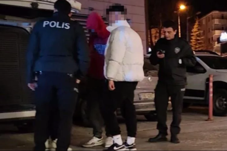 Bursa’da 3 çocuk eski polis memurunu bıçakladı