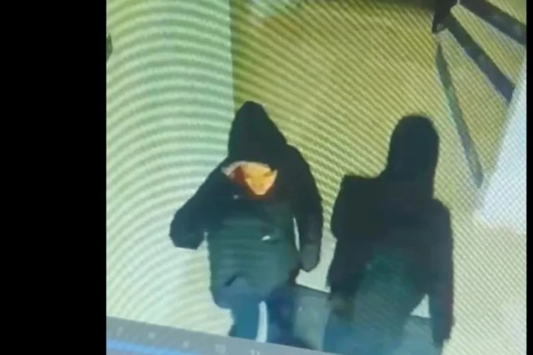 Bursa'da aile görünümlü hırsızlar kamerada