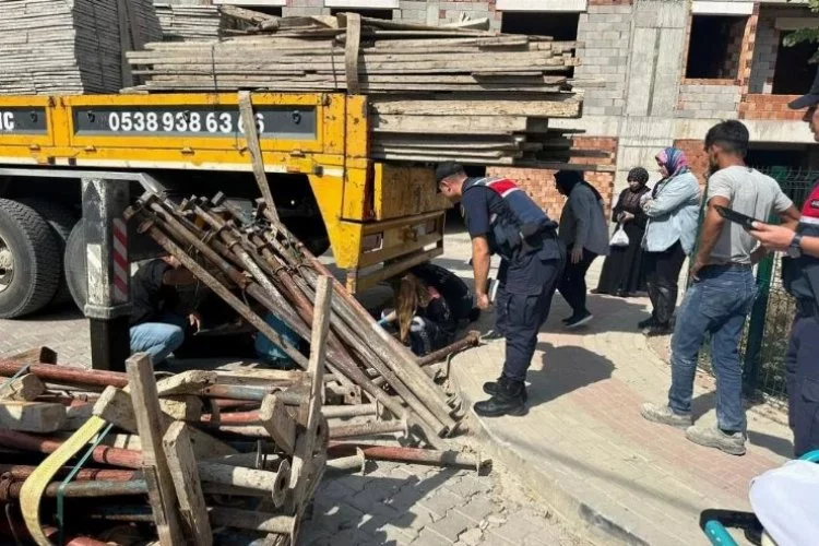 Bursa'da iş kazası: İskelelerin altında kaldı