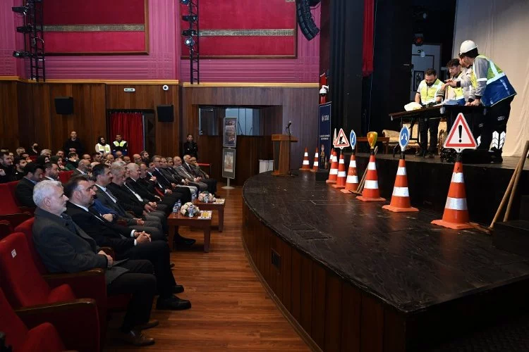Bursa'da iş sağlığı ve güvenliği sahnede anlatıldı
