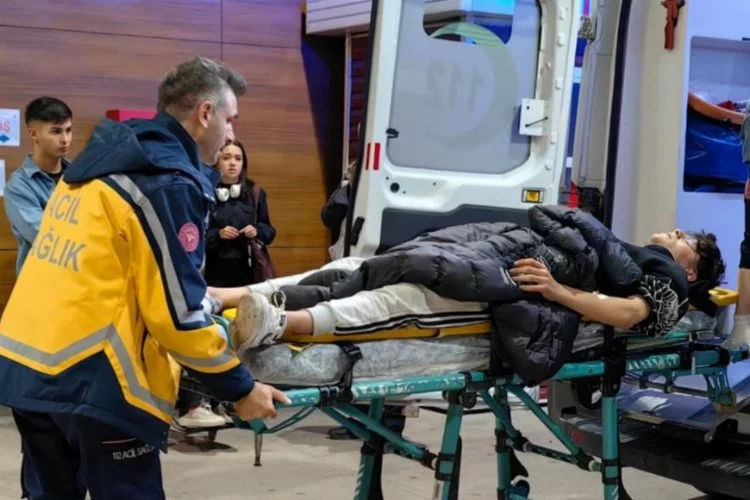 Bursa'da motosikletle kamyon çarpıştı, 1 kişi yaralandı