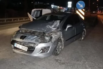 Bursa'da  otomobil ile hafif ticari araç çarpıştı: 9 yaralı