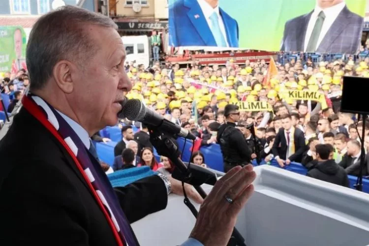 Cumhurbaşkanı Erdoğan: Biz iş, onlar şov ve reklam peşinde...