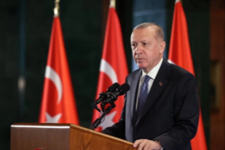 Cumhurbaşkanı Erdoğan: “İkiyüzlü politikalarını ibretle takip ediyoruz”
