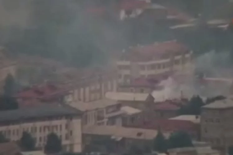 Ermeni güçleri, Hankendi’de kasıtlı yangın çıkarıp belgeleri imha ediyor