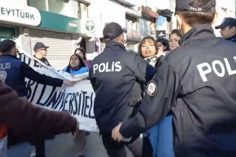 İzinsiz olarak Taksim'e yürümek isteyen gruplara polis müdahalesi