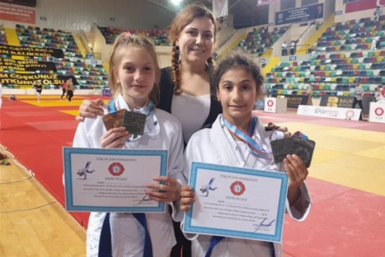 Kızlar Judoda 2 madalya aldı