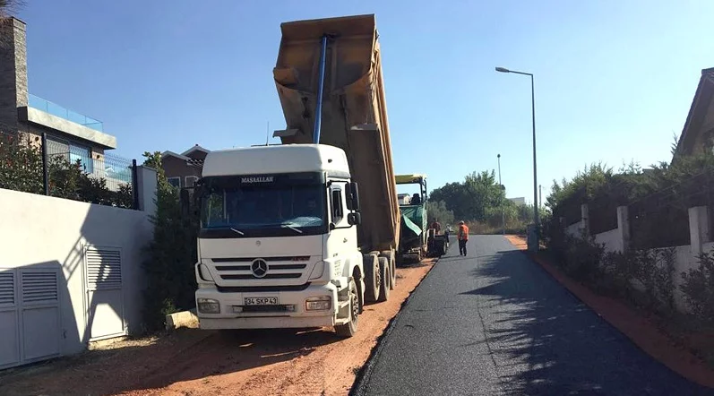 Nilüferköy’ün yolları sıcak asfaltla kaplandı