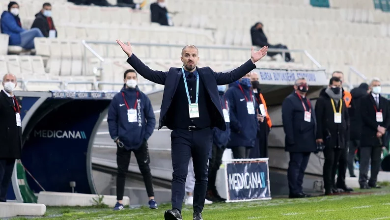 Bursaspor’da Teknik Direktör Mustafa Er’in sözleşmesi bugün sona eriyor